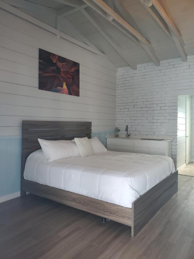 Hollywood Gardens Inn & Suites 외부 사진