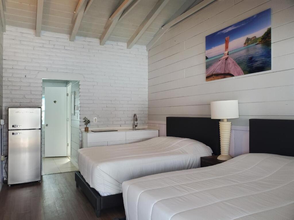Hollywood Gardens Inn & Suites 외부 사진