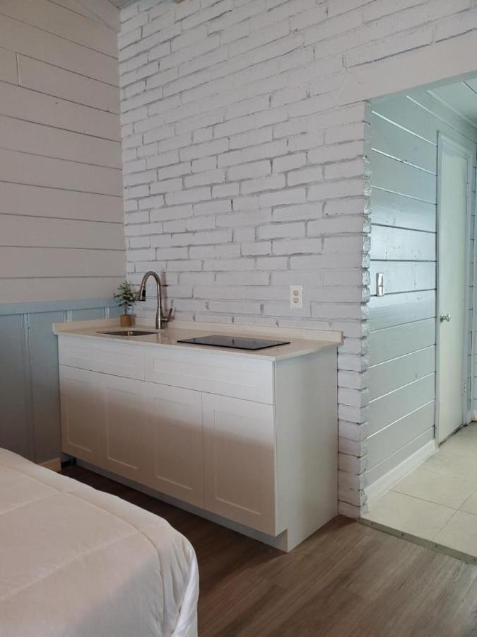 Hollywood Gardens Inn & Suites 외부 사진