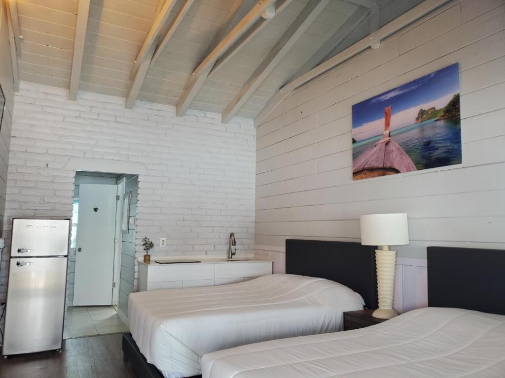 Hollywood Gardens Inn & Suites 외부 사진